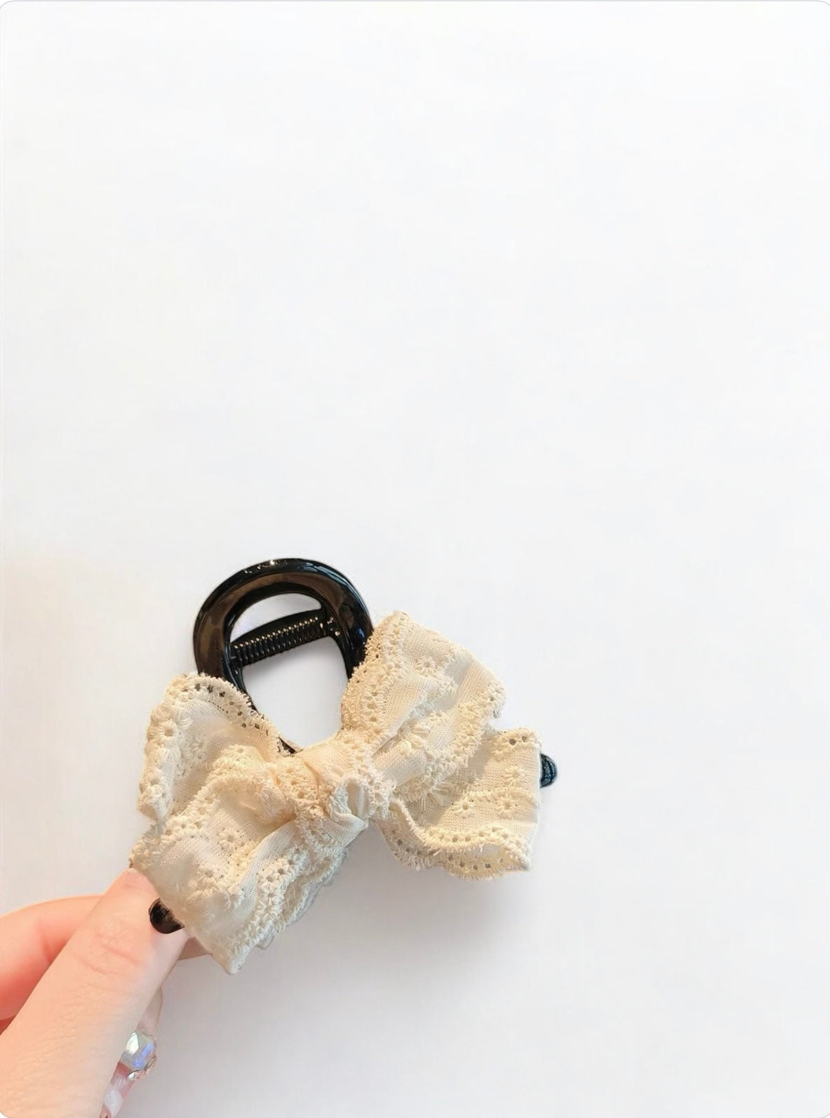 Lace embrace claw clip