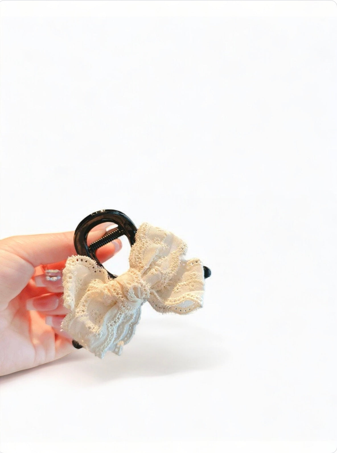 Lace embrace claw clip