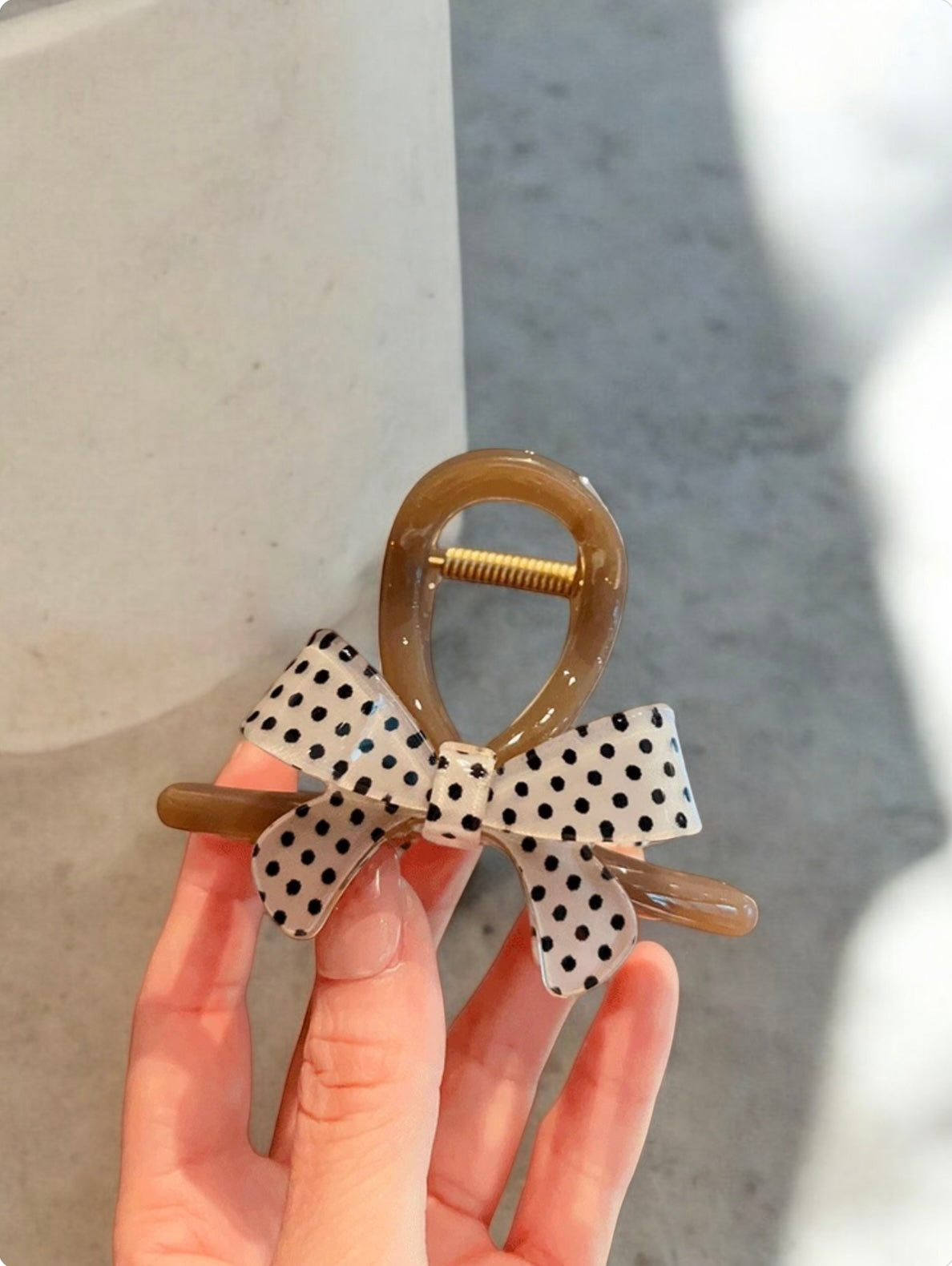 Café ribbon claw clip