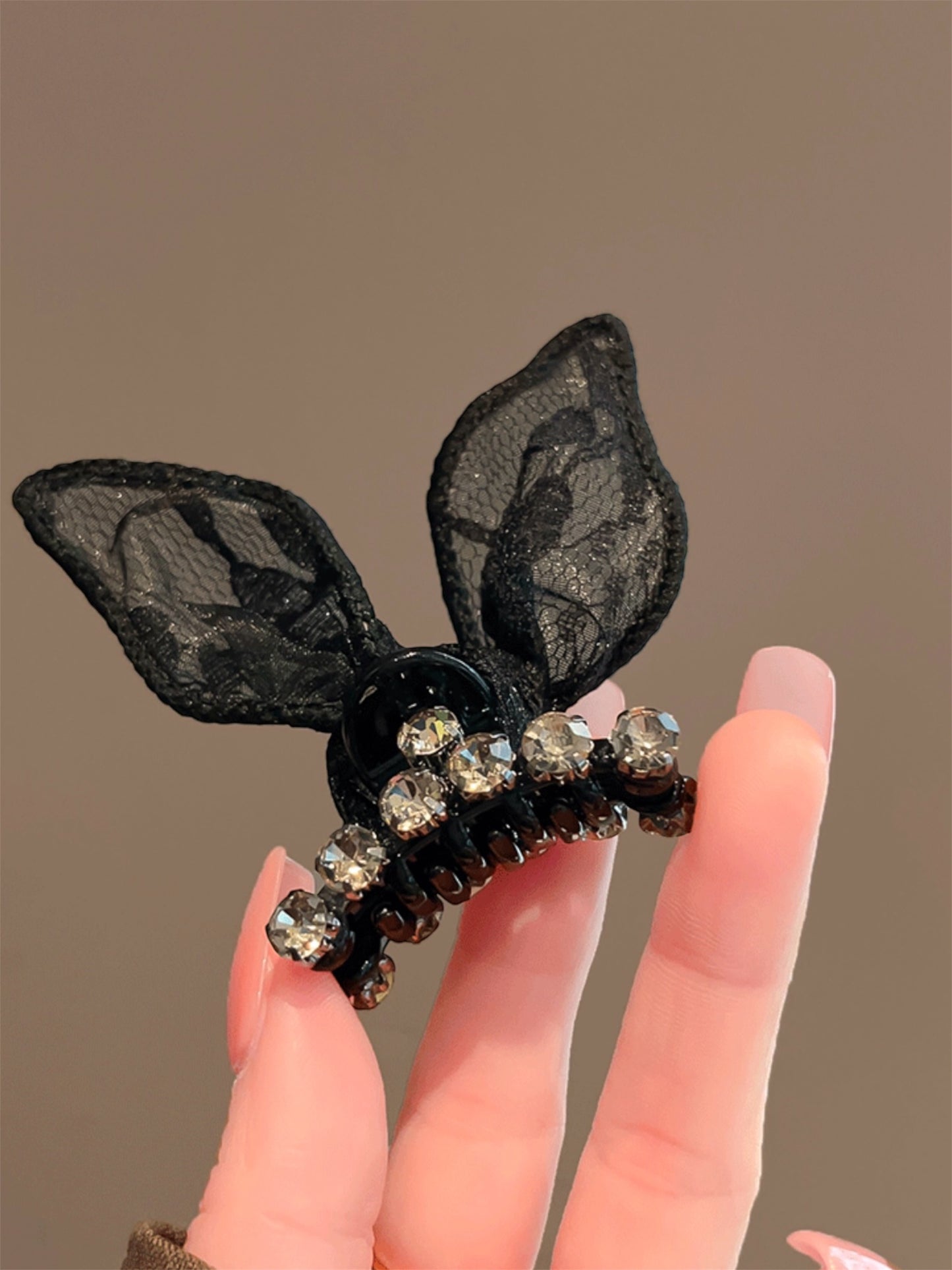 Lace eclipse claw clip